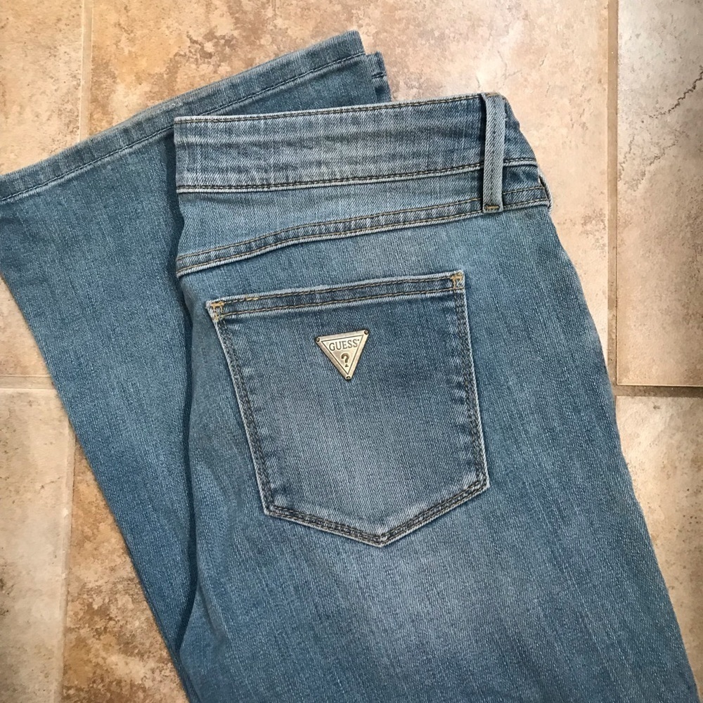 ❓GUESS Distressed Mini Flare Jeans